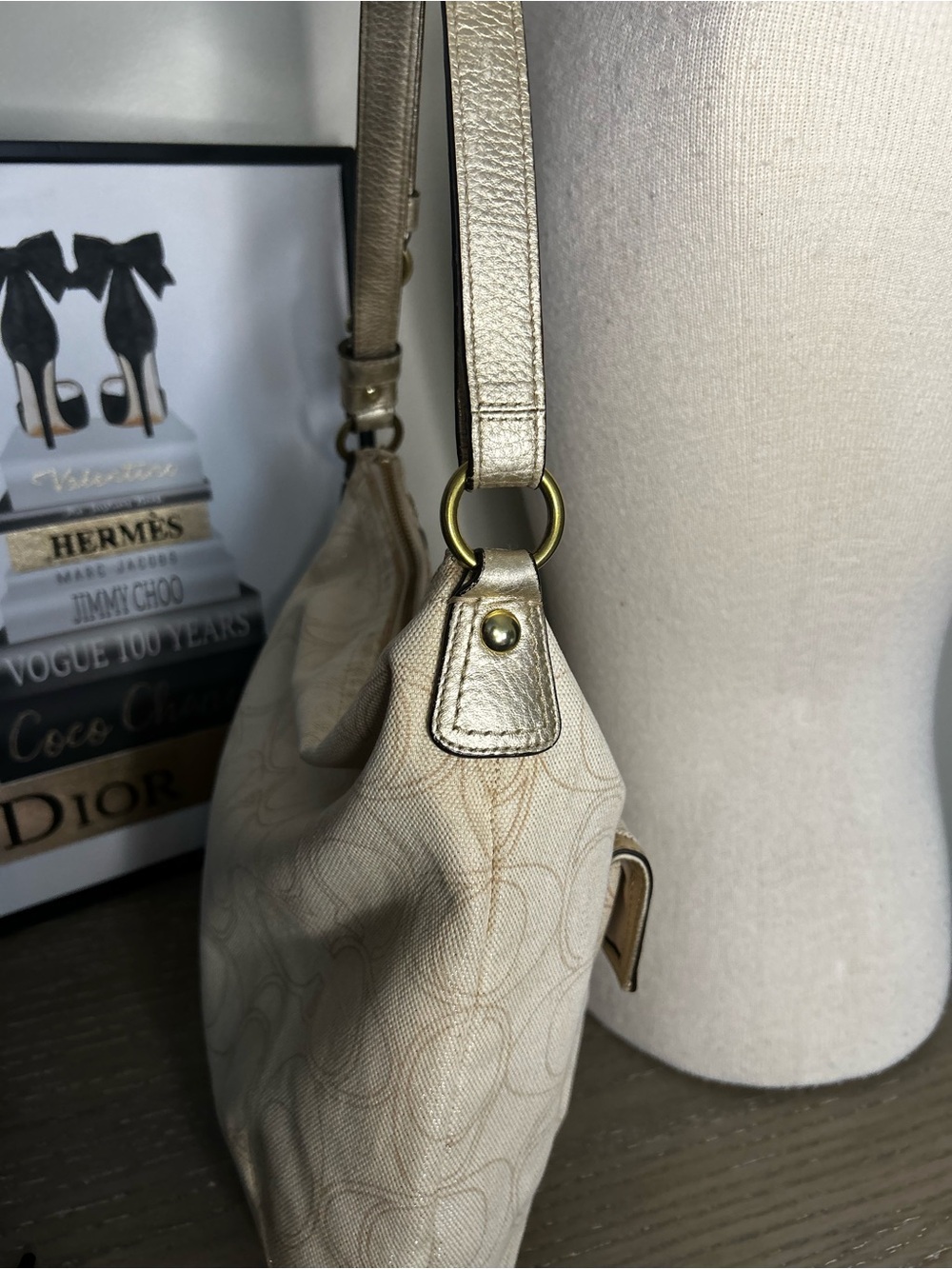 COACH Penelope Signature Convertible Shoulder Bag – Ivory Linen & Leather - Picture 7 of 11